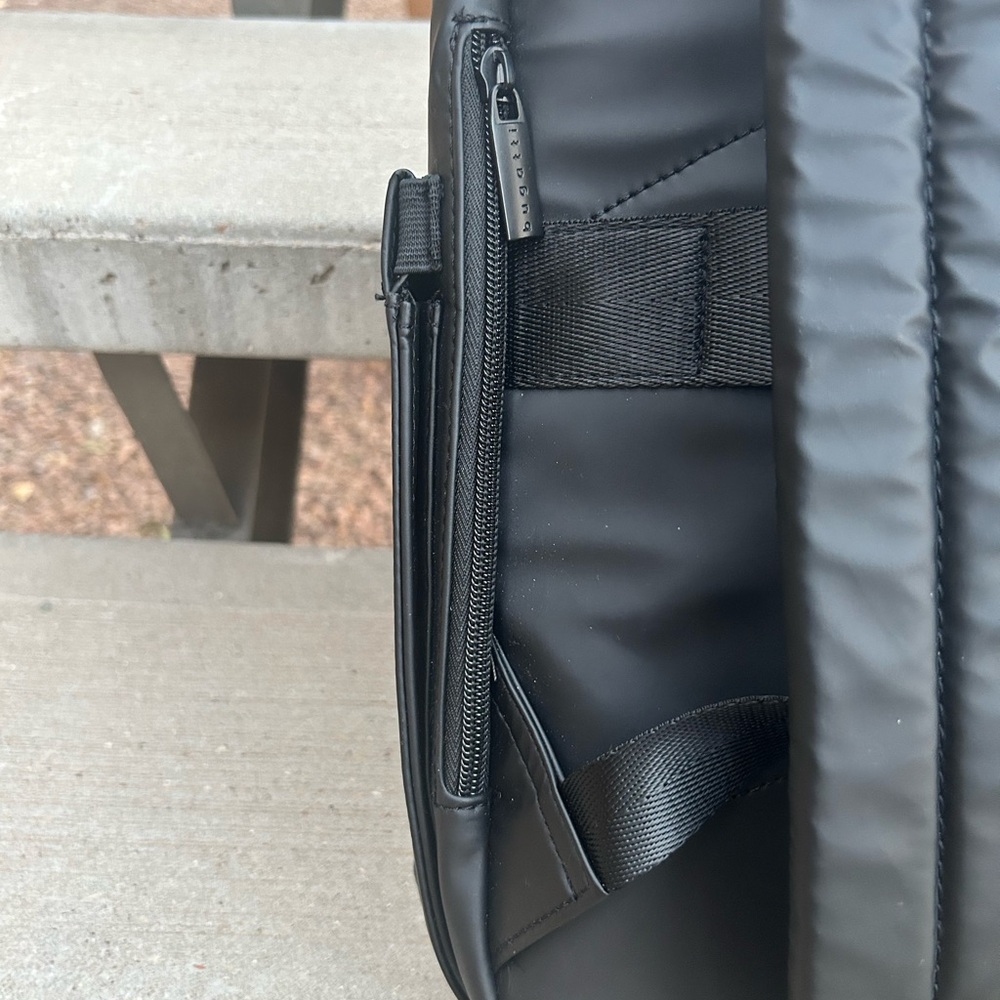 Bugatti Back Pack - Picture 3 of 4